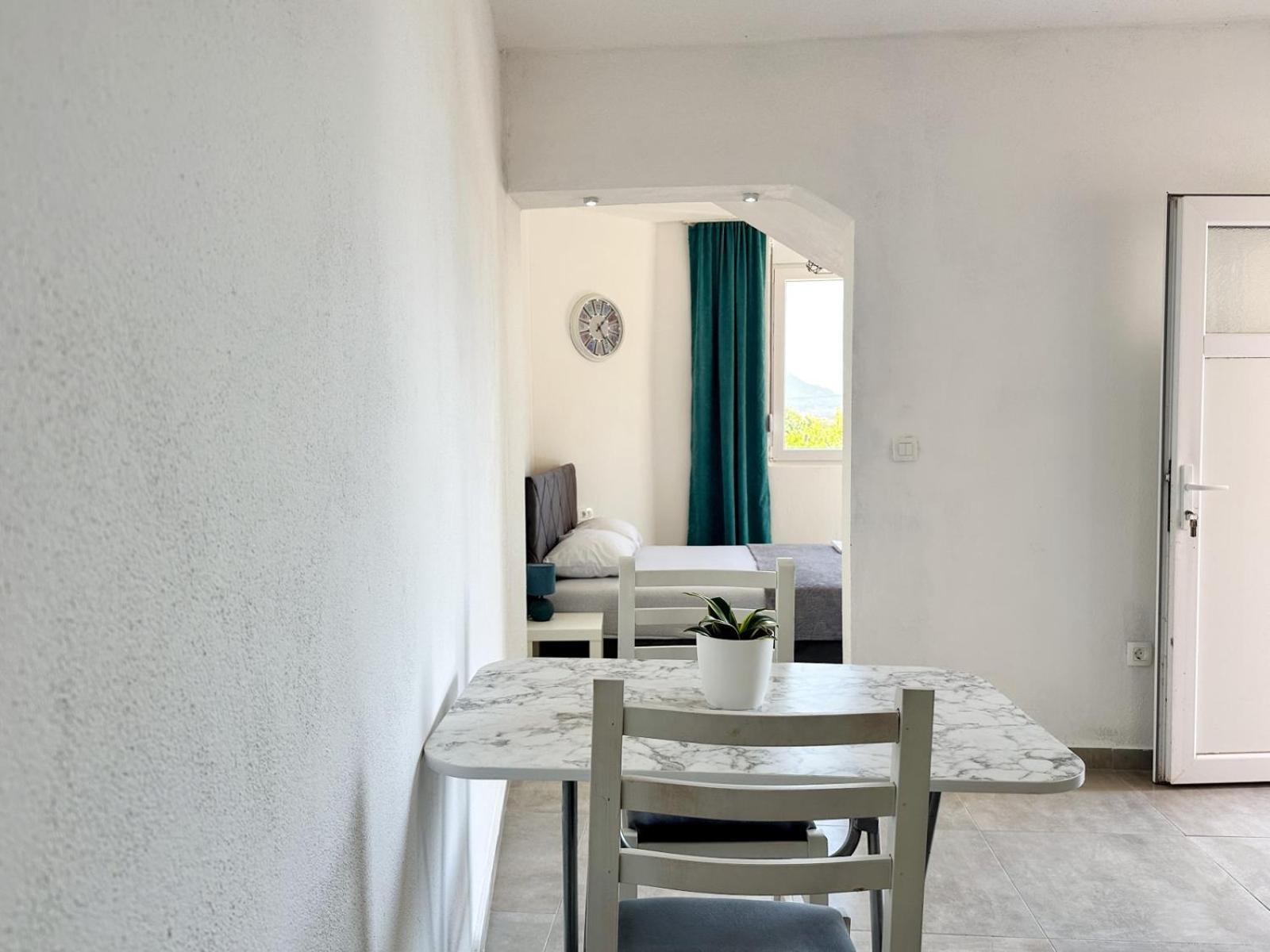 Jasmin Apartmani บาร์ ภายนอก รูปภาพ