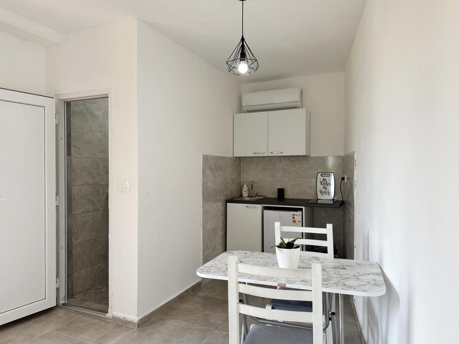 Jasmin Apartmani บาร์ ภายนอก รูปภาพ
