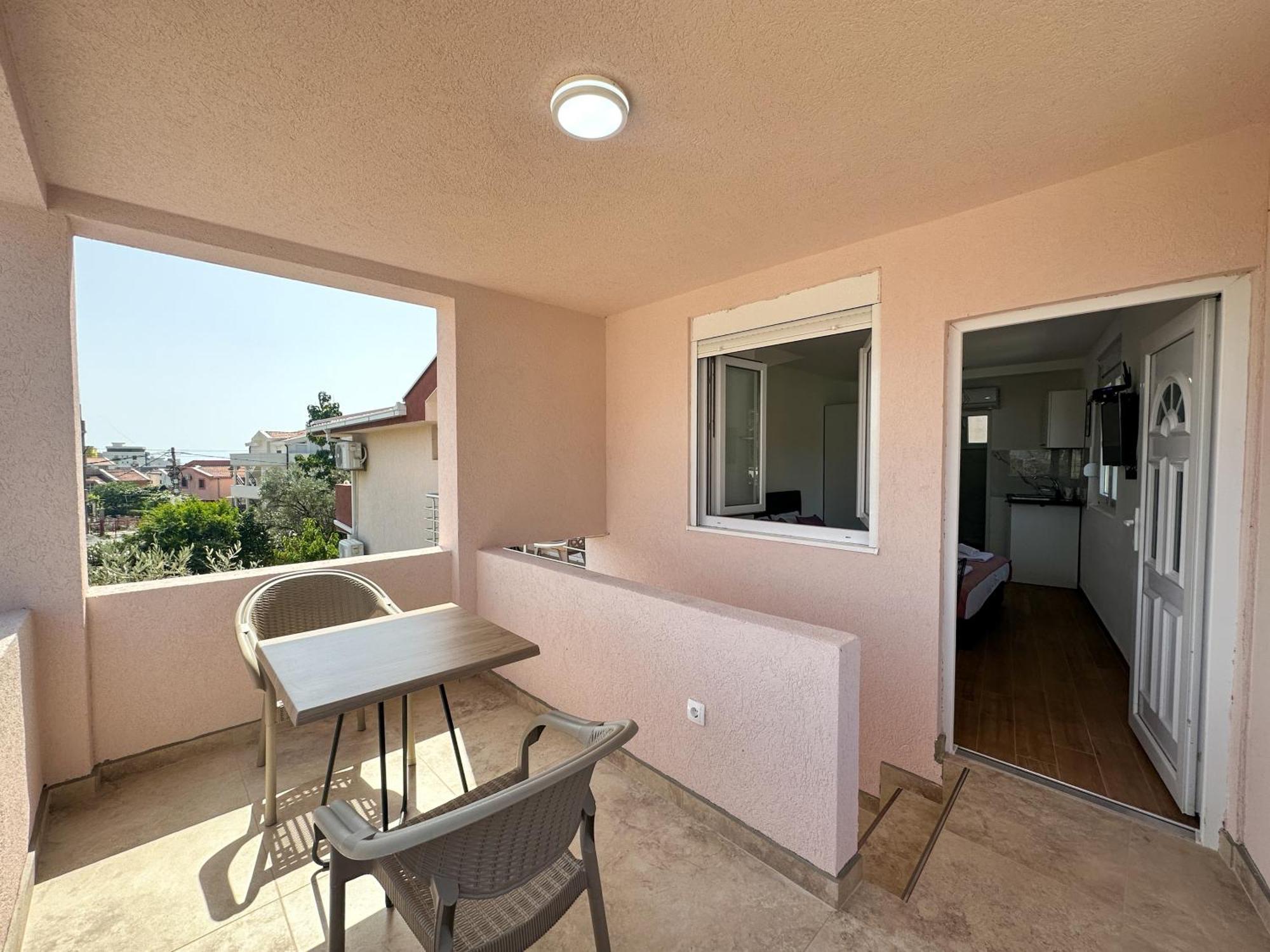 Jasmin Apartmani บาร์ ภายนอก รูปภาพ