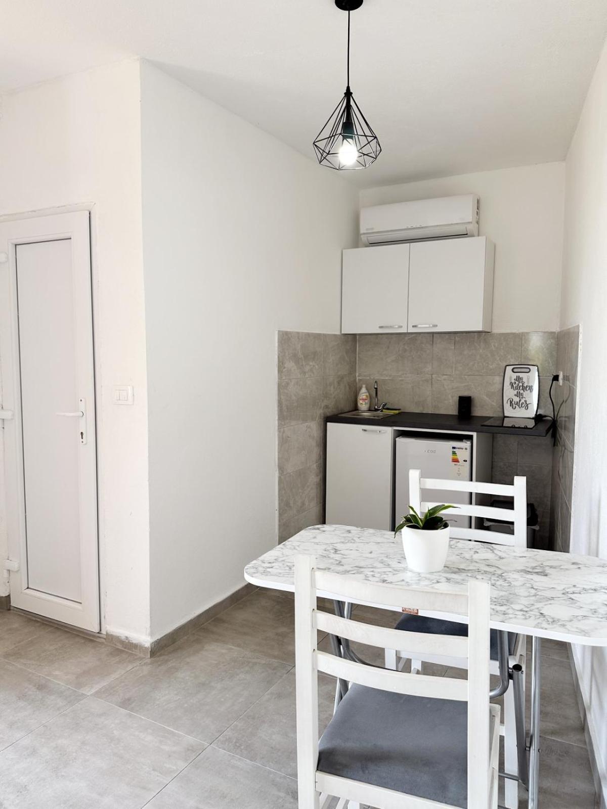 Jasmin Apartmani บาร์ ห้อง รูปภาพ