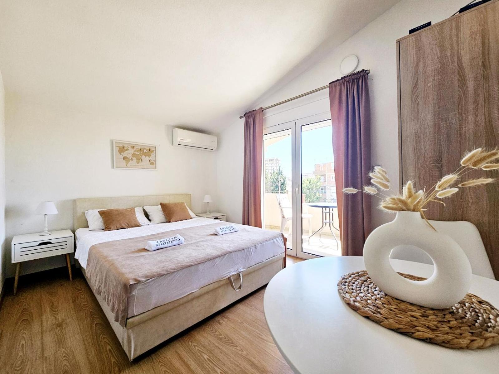 Jasmin Apartmani บาร์ ภายนอก รูปภาพ